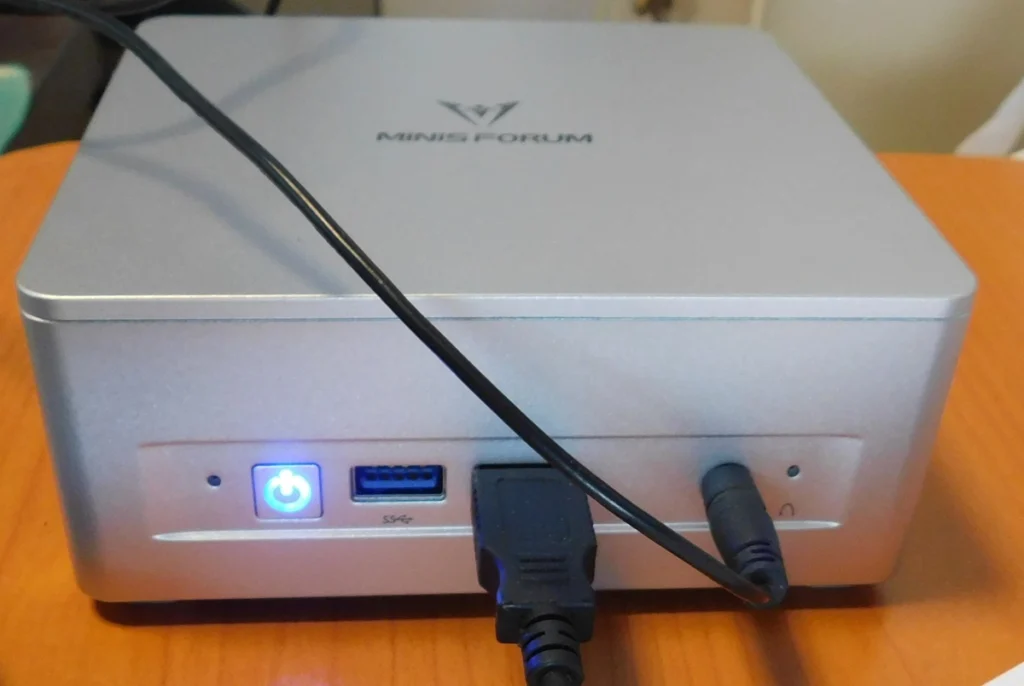g*i様 MINISFORUM UM750L Slim ミニPC ほぼ未使用品 Amazon.co.jp: MINISFORUM UM750L Slim ミニpc AMD Ryzen 5 7545U